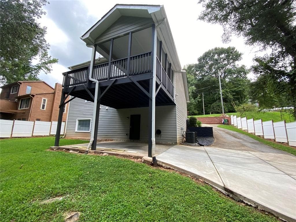 5 bedroom, 3 bathroom, 3,612 sq ft single family residence under contract at 1640 Canberra Drive, Stone Mountain, GA 30088 — photo 5