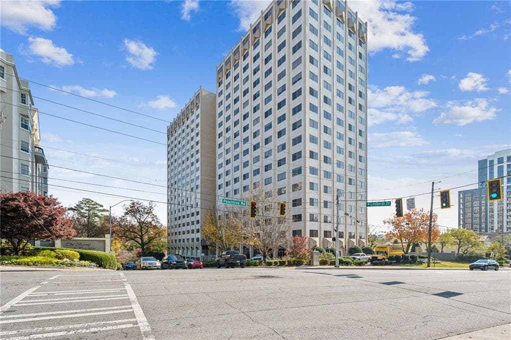 1 bedroom, 1 bathroom, 505 sq ft condominium for rent at 2479 Peachtree Road 612, Atlanta, GA 30305 for $1,600 a month — photo 1 of 28