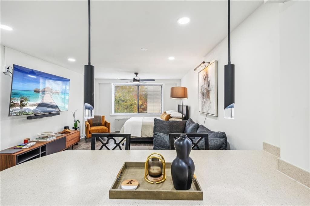 1 bedroom, 1 bathroom, 505 sq ft condominium for rent at 2479 Peachtree Road 612, Atlanta, GA 30305 for $1,600 a month — photo 8
