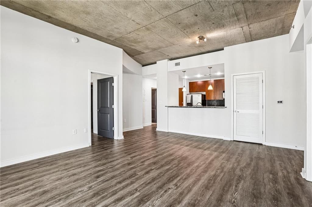 2 bedroom, 2 bathroom, 1,158 sq ft condominium for sale at 250 Pharr Road 1905, Atlanta, GA 30305 — photo 4