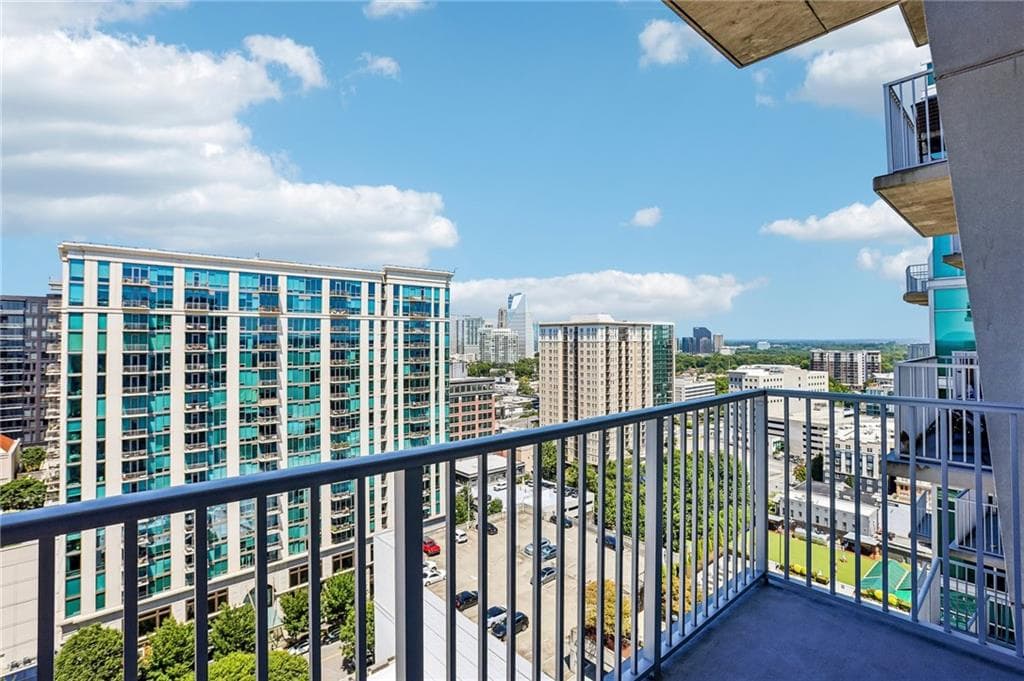 2 bedroom, 2 bathroom, 1,158 sq ft condominium for sale at 250 Pharr Road 1905, Atlanta, GA 30305 — photo 6