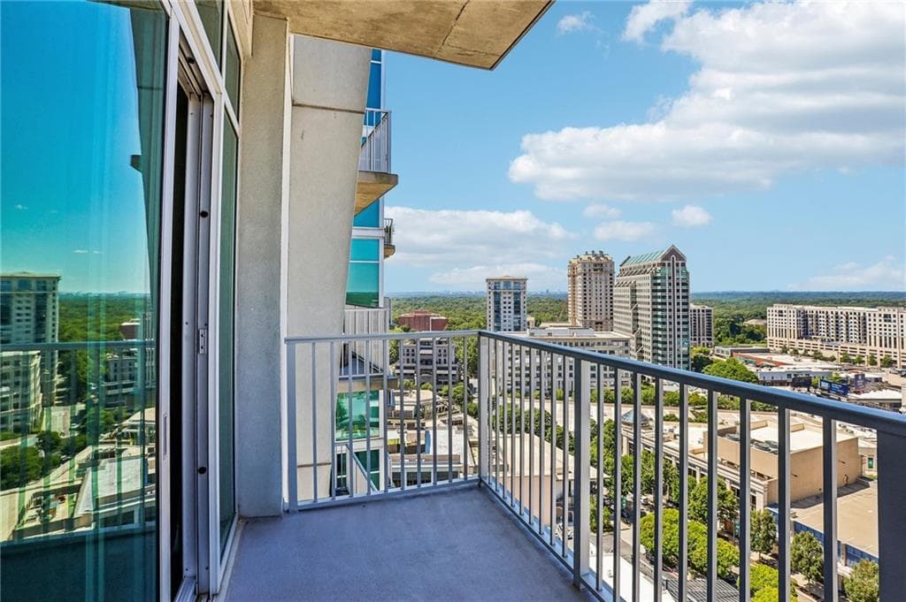 2 bedroom, 2 bathroom, 1,158 sq ft condominium for sale at 250 Pharr Road 1905, Atlanta, GA 30305 — photo 7