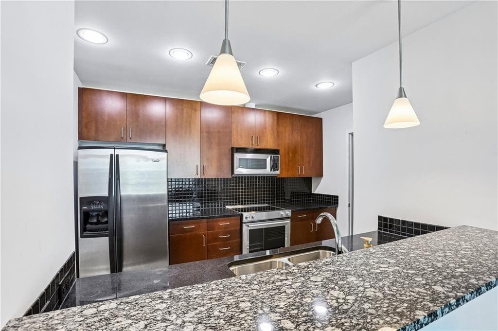 2 bedroom, 2 bathroom, 1,158 sq ft condominium for sale at 250 Pharr Road 1905, Atlanta, GA 30305 — photo 8