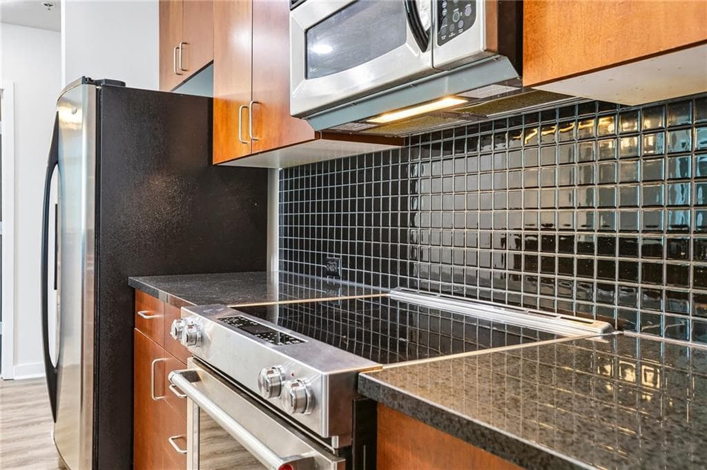 2 bedroom, 2 bathroom, 1,158 sq ft condominium for sale at 250 Pharr Road 1905, Atlanta, GA 30305 — photo 9