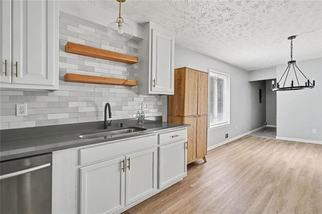4 bedroom, 2 bathroom, 1,216 sq ft single family residence for sale at 8908 Thomas Road, Jonesboro, GA 30238 — photo 6