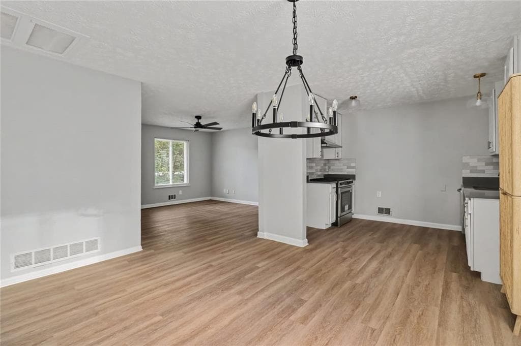 4 bedroom, 2 bathroom, 1,216 sq ft single family residence for sale at 8908 Thomas Road, Jonesboro, GA 30238 — photo 8