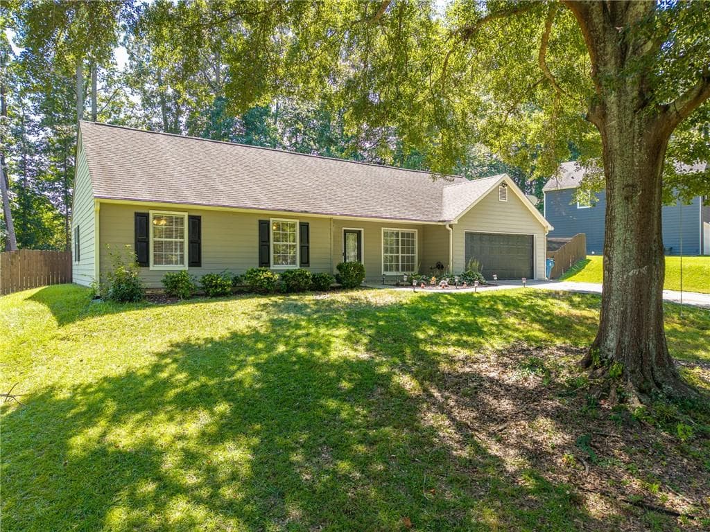 3 bedroom, 2 bathroom, 1,428 sq ft single family residence for sale at 4460 Whitt Station Run, Acworth, GA 30101 — photo 2
