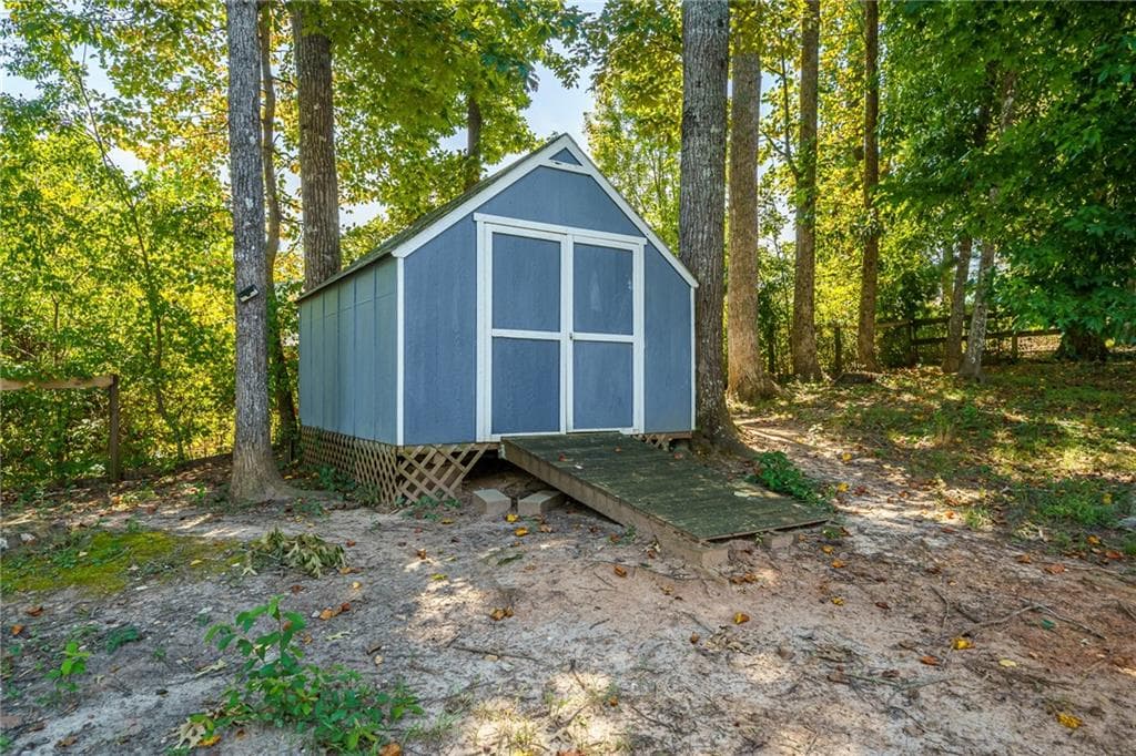 3 bedroom, 2 bathroom, 1,428 sq ft single family residence for sale at 4460 Whitt Station Run, Acworth, GA 30101 — photo 7