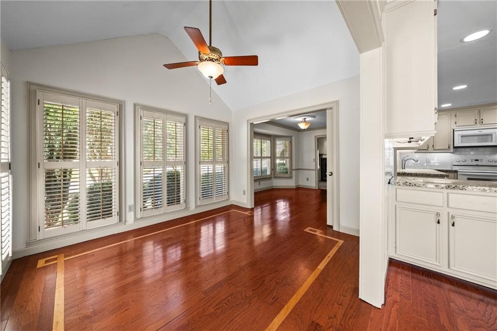3 bedroom, 3 bathroom, 2,514 sq ft townhouse for sale at 130 Brickleberry Drive, Roswell, GA 30075 — photo 9