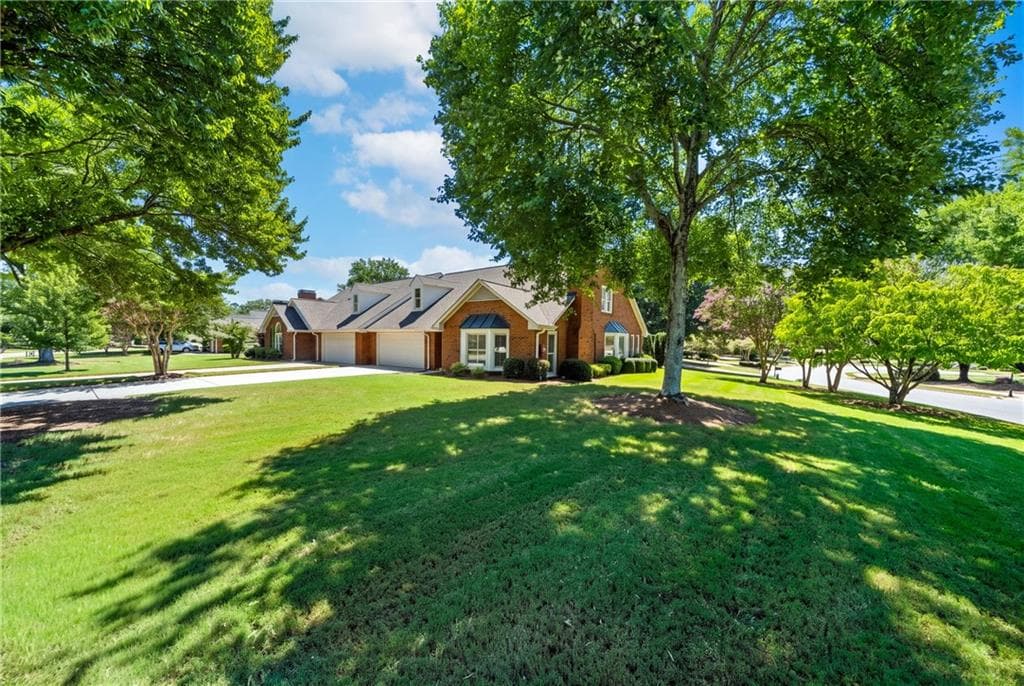 3 bedroom, 3 bathroom, 2,514 sq ft townhouse for sale at 130 Brickleberry Drive, Roswell, GA 30075 — photo 2