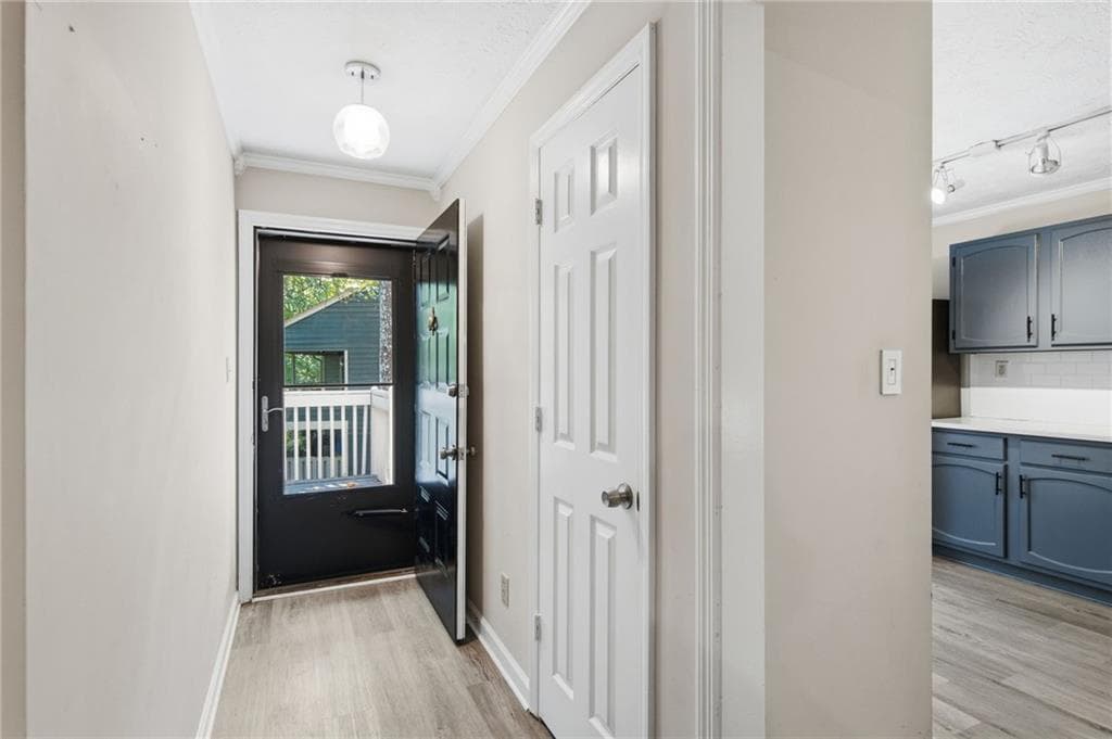 2 bedroom, 2 bathroom, 1,300 sq ft condominium for sale at 1348 N Crossing Drive, Atlanta, GA 30329 — photo 7