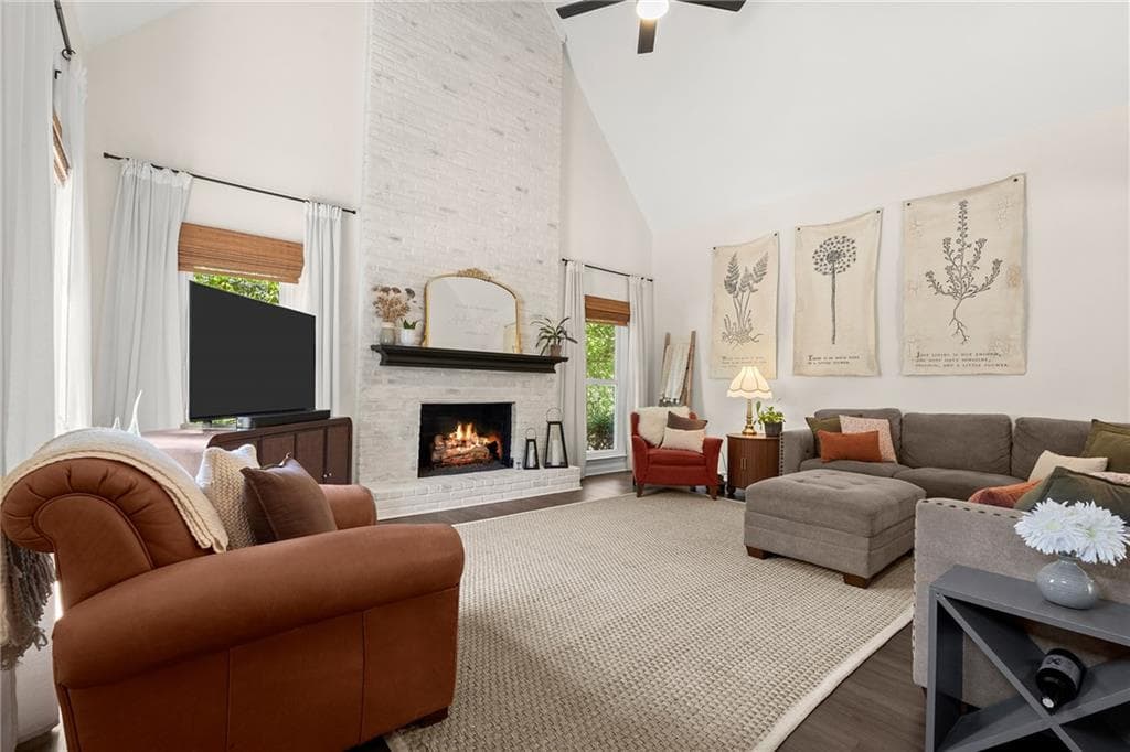 2 bedroom, 3 bathroom, 1,488 sq ft single family residence for sale at 301 Roswell Green Lane, Roswell, GA 30075 — photo 2