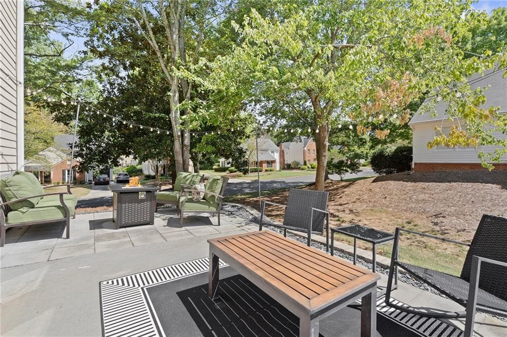 2 bedroom, 3 bathroom, 1,488 sq ft single family residence for sale at 301 Roswell Green Lane, Roswell, GA 30075 — photo 4