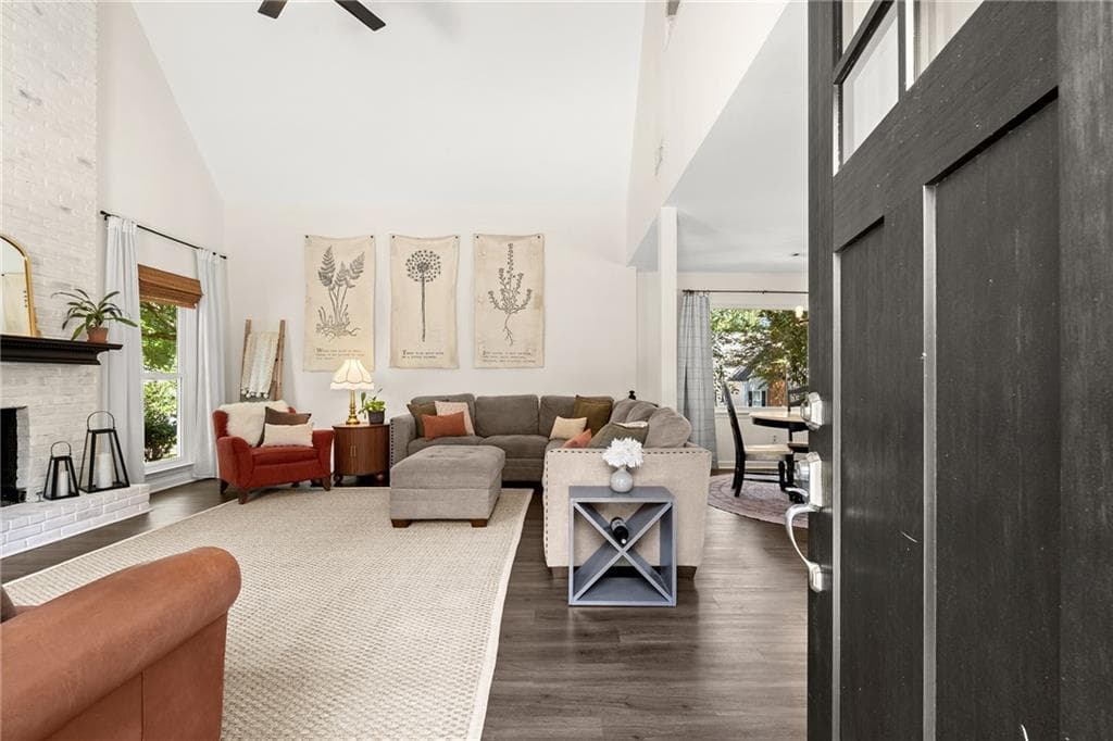 2 bedroom, 3 bathroom, 1,488 sq ft single family residence for sale at 301 Roswell Green Lane, Roswell, GA 30075 — photo 6