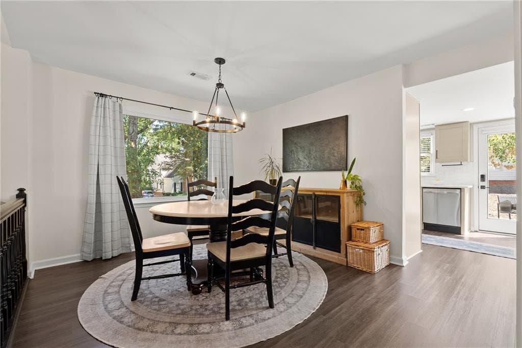 2 bedroom, 3 bathroom, 1,488 sq ft single family residence for sale at 301 Roswell Green Lane, Roswell, GA 30075 — photo 9
