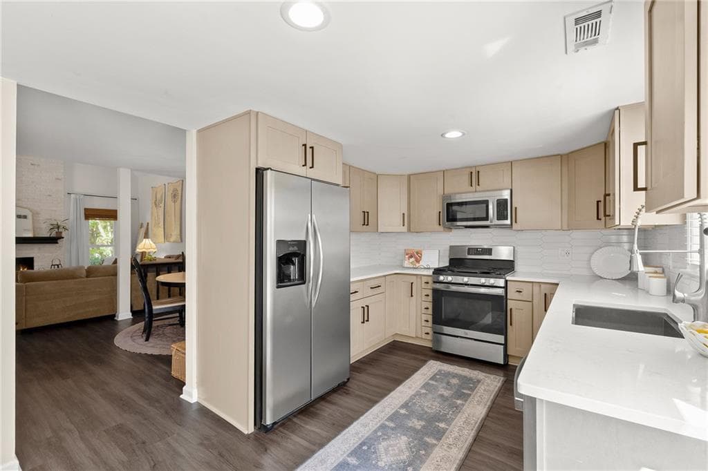 2 bedroom, 3 bathroom, 1,488 sq ft single family residence for sale at 301 Roswell Green Lane, Roswell, GA 30075 — photo 10