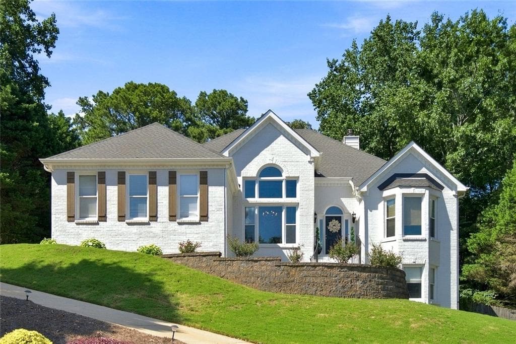 3 bedroom, 2 bathroom, 2,207 sq ft single family residence for sale at 2920 Hearthstone Drive, Cumming, GA 30041 — photo 1 of 42