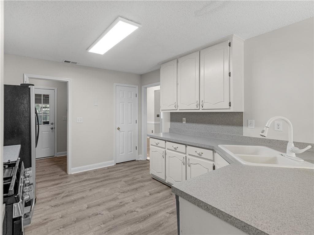 6 bedroom, 3 bathroom, 3,293 sq ft single family residence for sale at 1425 Shingle Way, Mcdonough, GA 30252 — photo 8