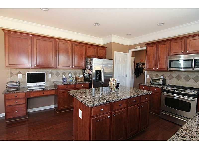 4 bedroom, 3 bathroom, 2,251 sq ft single family residence for rent at 203 Glenwood Drive, Canton, GA 30115 for $2,600 a month — photo 3