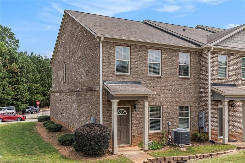 2 bedroom, 3 bathroom, 1,770 sq ft townhouse under contract at 7442 Pine Brook Road, Stockbridge, GA 30281