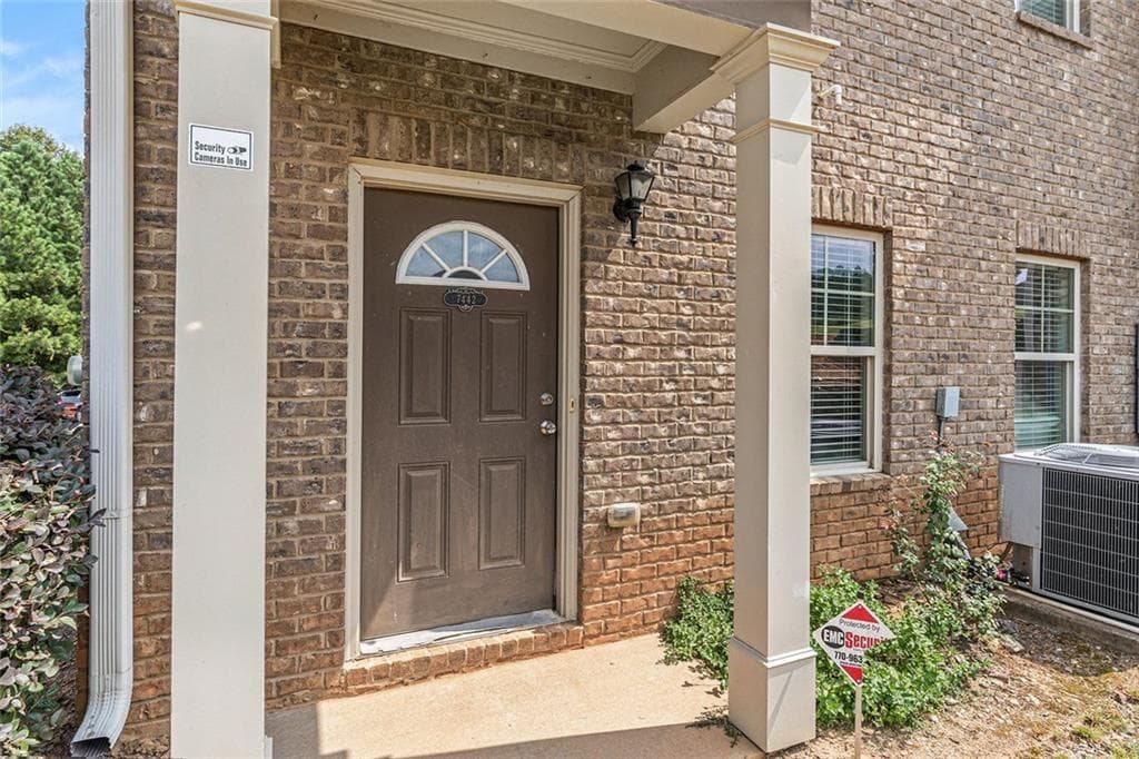 2 bedroom, 3 bathroom, 1,770 sq ft townhouse under contract at 7442 Pine Brook Road, Stockbridge, GA 30281 — photo 2