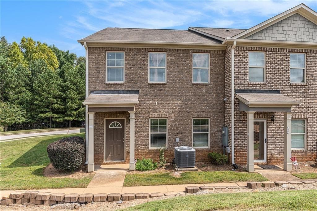 2 bedroom, 3 bathroom, 1,770 sq ft townhouse under contract at 7442 Pine Brook Road, Stockbridge, GA 30281 — photo 3