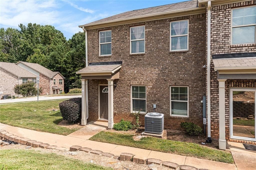 2 bedroom, 3 bathroom, 1,770 sq ft townhouse under contract at 7442 Pine Brook Road, Stockbridge, GA 30281 — photo 4