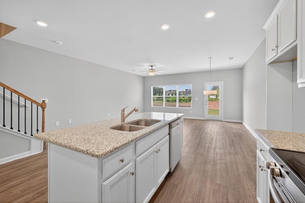 3 bedroom, 3 bathroom, 1,740 sq ft townhouse for sale at 2868 Lillian Lane, Douglasville, GA 30135 — photo 8