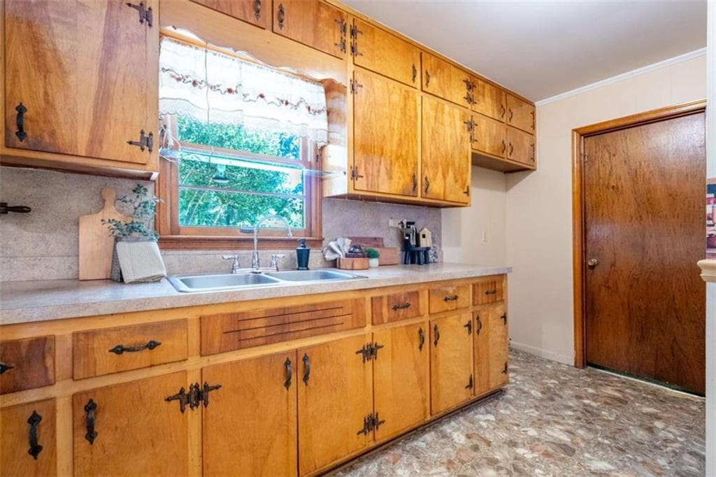 3 bedroom, 2 bathroom, 1,600 sq ft single family residence for sale at 3732 Debbie Lane, Powder Springs, GA 30127 — photo 9