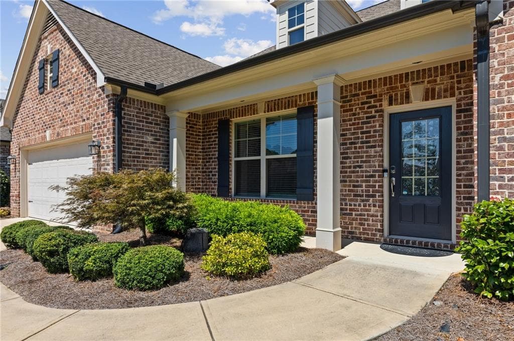 3 bedroom, 3 bathroom, 2,744 sq ft single family residence for sale at 3898 Heirloom Loop Court, Buford, GA 30519 — photo 3