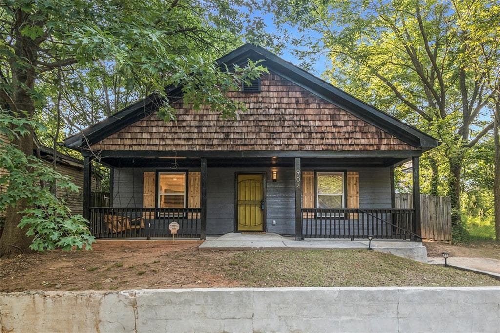 4 bedroom, 2 bathroom, 1,450 sq ft single family residence for sale at 904 Smith Street, Atlanta, GA 30310 — photo 2