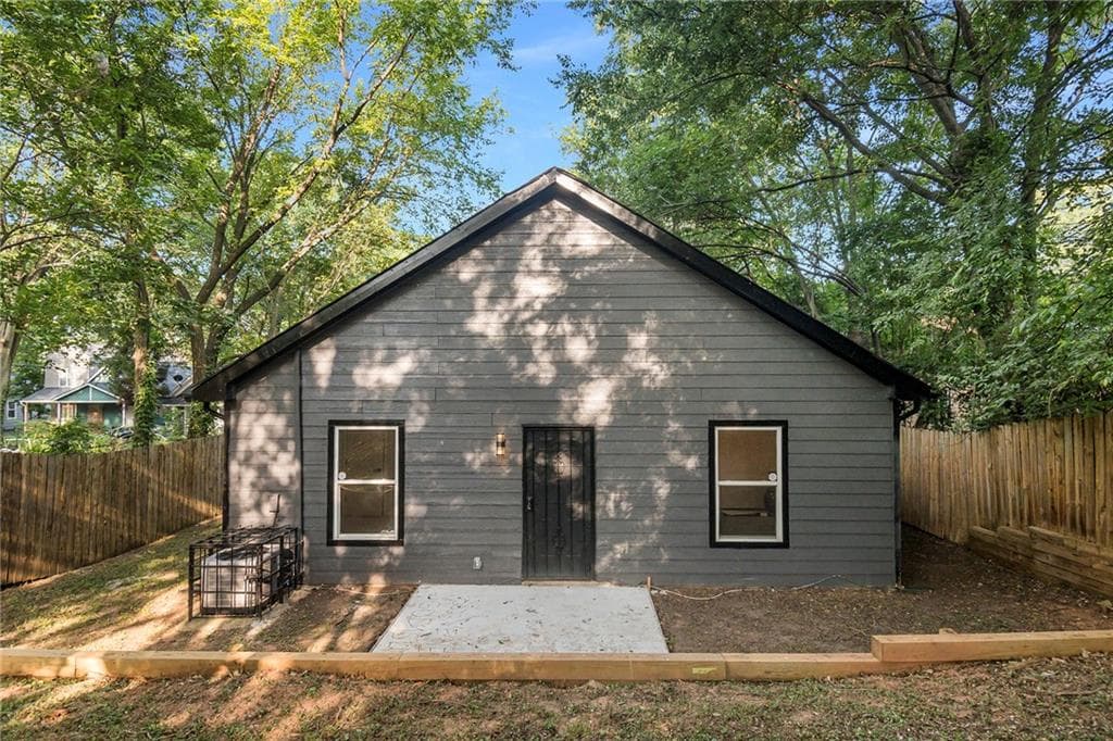 4 bedroom, 2 bathroom, 1,450 sq ft single family residence for sale at 904 Smith Street, Atlanta, GA 30310 — photo 3