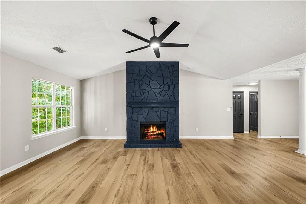 2 bedroom, 2 bathroom, 1,387 sq ft single family residence under contract at 235 Oak Circle, Stockbridge, GA 30281 — photo 6