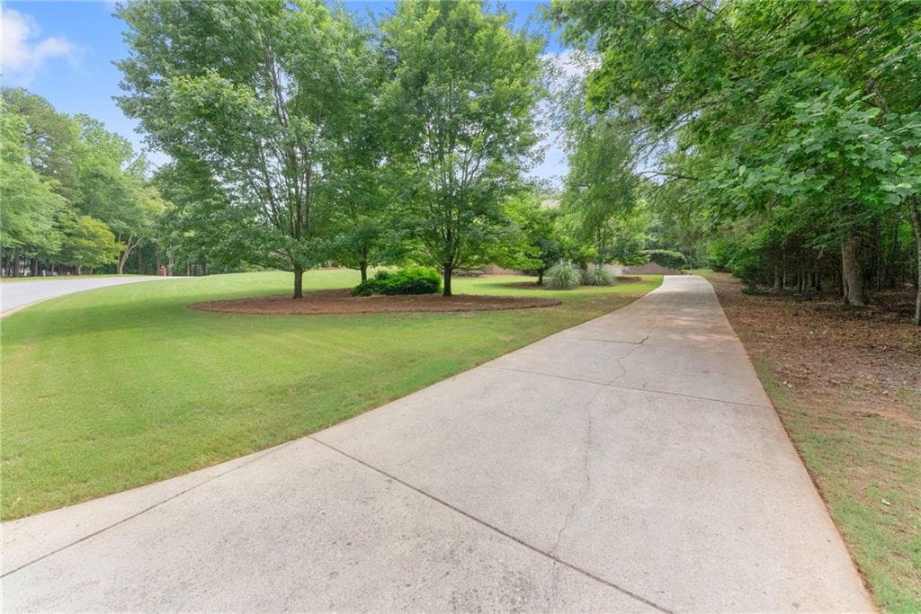5 bedroom, 4 bathroom, 4,944 sq ft single family residence for sale at 1178 Antrim Glen Drive, Hoschton, GA 30548 — photo 4