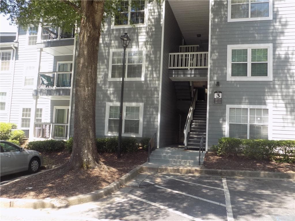 2 bedroom, 2 bathroom, 1,083 sq ft condominium for sale at 3110 Santa Fe Parkway, Sandy Springs, GA 30350 — photo 2