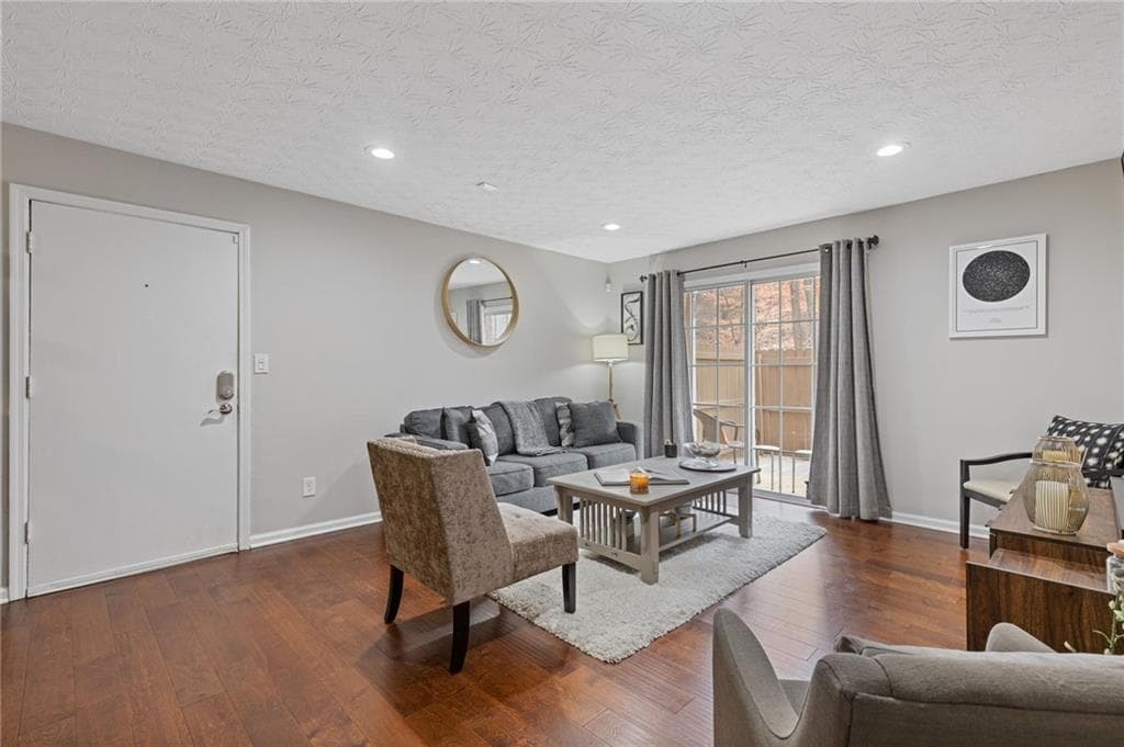 2 bedroom, 2 bathroom, 980 sq ft condominium for sale at 3135 Seven Pines Court 106, Atlanta, GA 30339 — photo 2