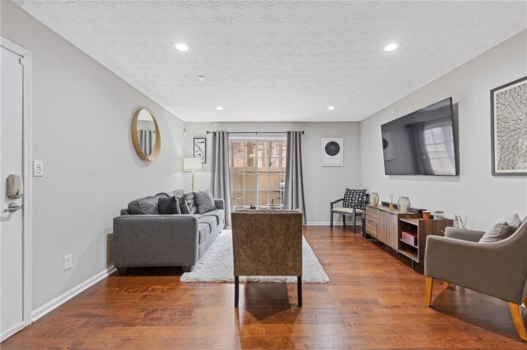 2 bedroom, 2 bathroom, 980 sq ft condominium for sale at 3135 Seven Pines Court 106, Atlanta, GA 30339 — photo 3
