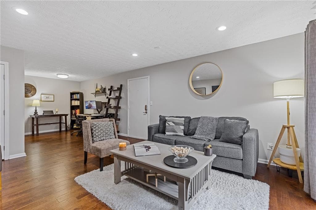 2 bedroom, 2 bathroom, 980 sq ft condominium for sale at 3135 Seven Pines Court 106, Atlanta, GA 30339 — photo 4