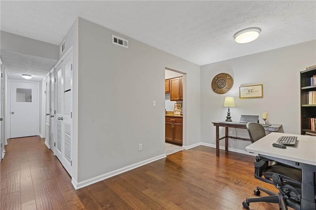 2 bedroom, 2 bathroom, 980 sq ft condominium for sale at 3135 Seven Pines Court 106, Atlanta, GA 30339 — photo 5