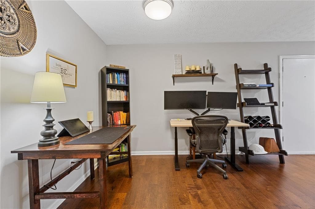 2 bedroom, 2 bathroom, 980 sq ft condominium for sale at 3135 Seven Pines Court 106, Atlanta, GA 30339 — photo 6