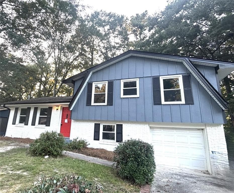 3 bedroom, 2 bathroom, 1,540 sq ft single family residence for sale at 220 Hurst Point, Atlanta, GA 30349 — photo 2