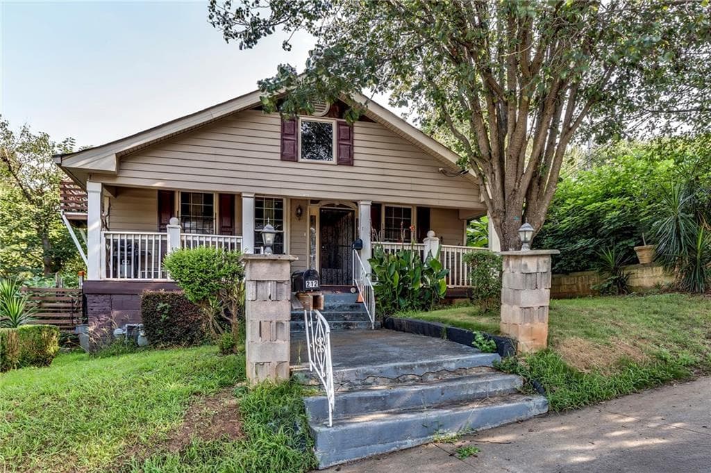 3 bedroom, 3 bathroom, 1,650 sq ft single family residence for sale at 212 Little Street, Atlanta, GA 30315 — photo 2