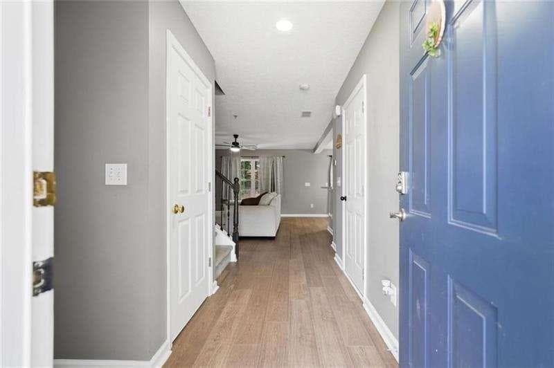 2 bedroom, 3 bathroom, 1,370 sq ft townhouse for sale at 330 Cottonwood Creek Circle, Canton, GA 30114 — photo 6