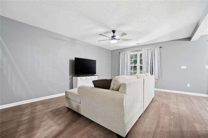 2 bedroom, 3 bathroom, 1,370 sq ft townhouse for sale at 330 Cottonwood Creek Circle, Canton, GA 30114 — photo 10