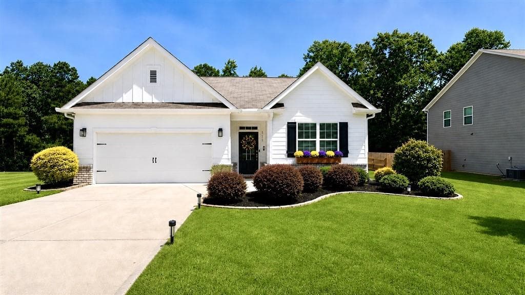 4 bedroom, 2 bathroom, 1,828 sq ft single family residence for sale at 121 Lost Creek Boulevard, Dallas, GA 30132 — photo 1 of 30