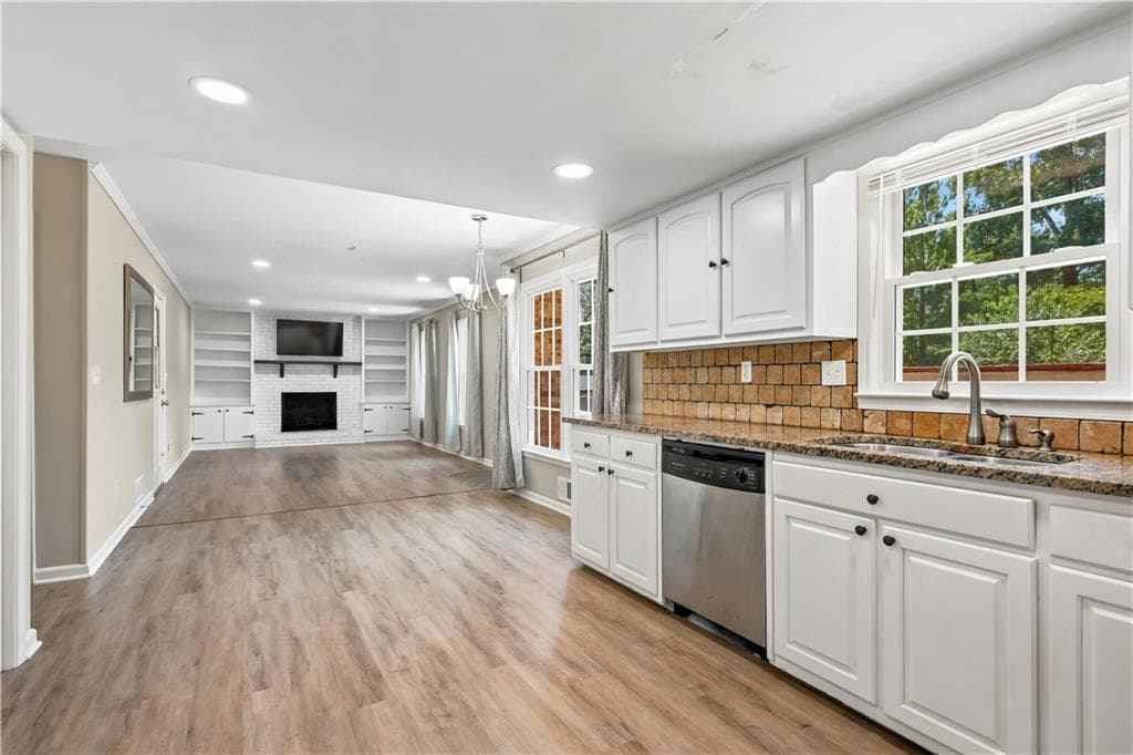 4 bedroom, 3 bathroom, 2,078 sq ft single family residence under contract at 1741 Beauregard Drive, Lilburn, GA 30047 — photo 3