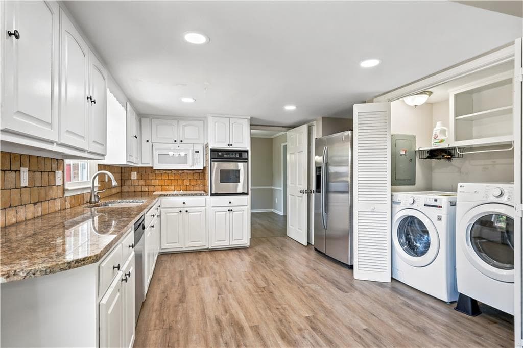 4 bedroom, 3 bathroom, 2,078 sq ft single family residence under contract at 1741 Beauregard Drive, Lilburn, GA 30047 — photo 4