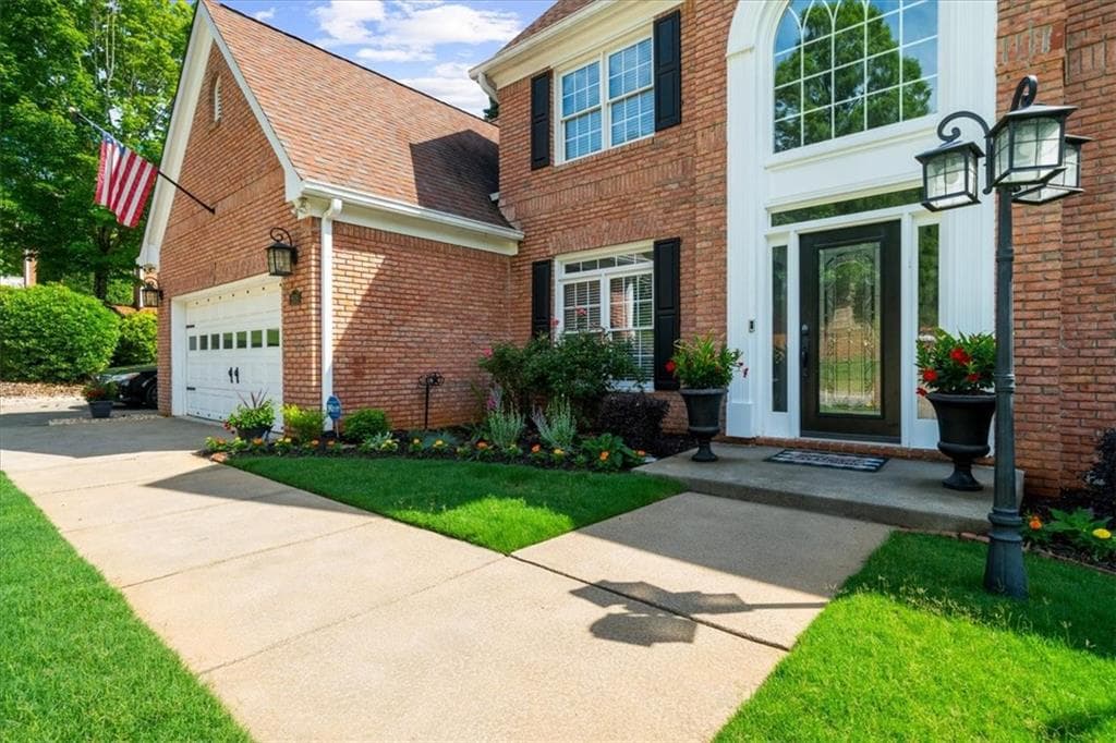 5 bedroom, 5 bathroom, 4,124 sq ft single family residence for sale at 2638 Waters Edge Drive, Gainesville, GA 30504 — photo 2