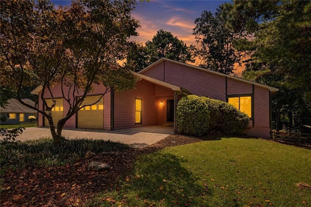 3 bedroom, 2 bathroom, 1,886 sq ft single family residence under contract at 10900 Spotted Pony Trail, Johns Creek, GA 30022