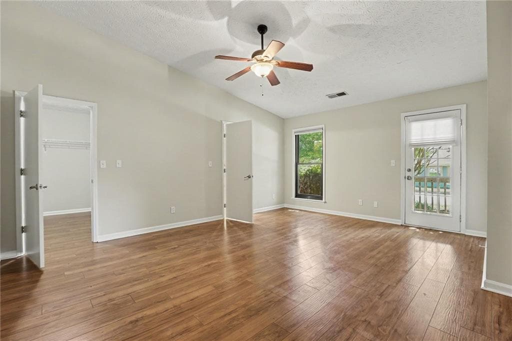 3 bedroom, 2 bathroom, 1,886 sq ft single family residence under contract at 10900 Spotted Pony Trail, Johns Creek, GA 30022 — photo 8